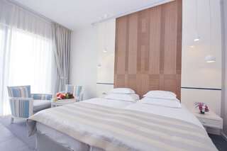 Отель Hotel Bracera Будва Двухместный номер с 1 кроватью или 2 отдельными кроватями и балконом-1